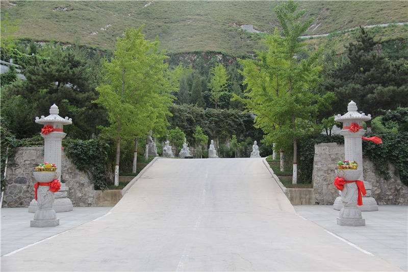 灵山宝塔陵园环境 灵山宝塔陵园环境